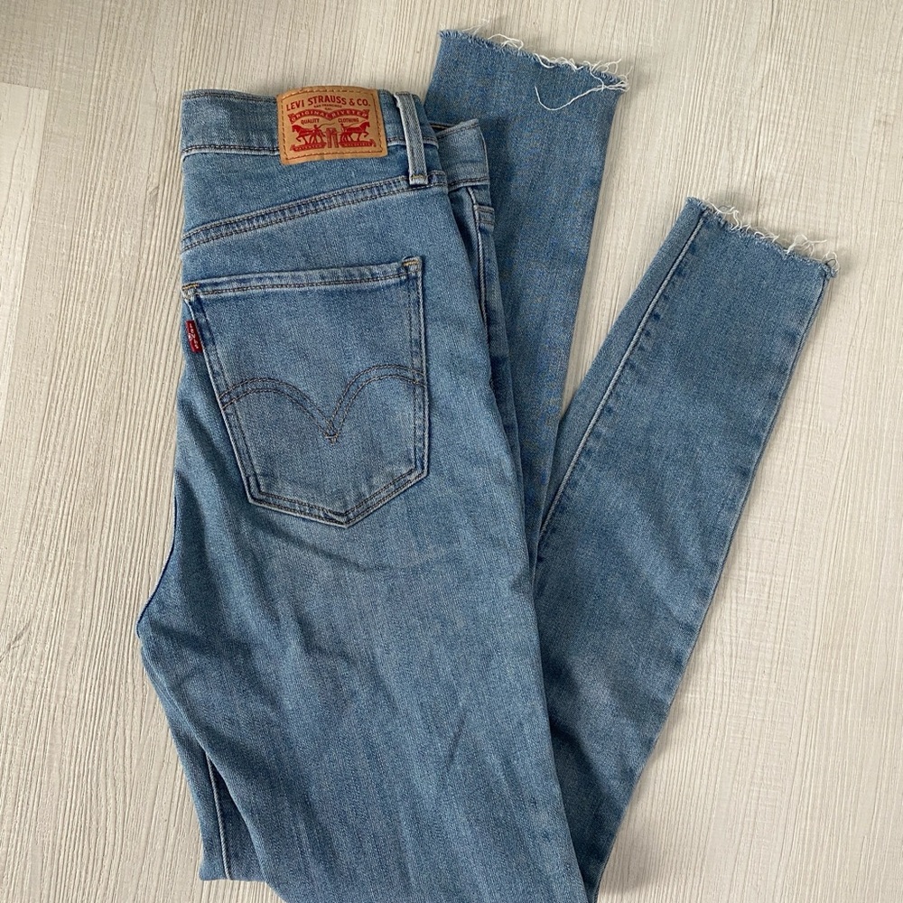 Women’s Levi jeans